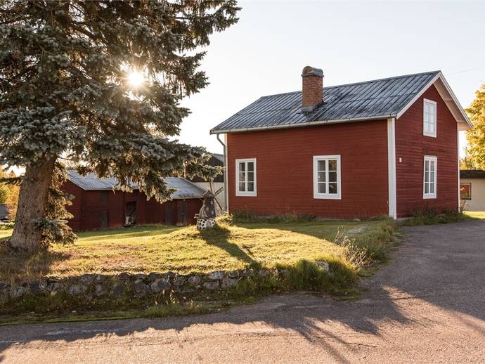 2 rok · Larsbackvägen 1
