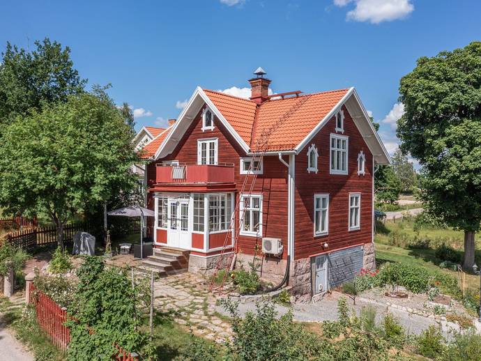 7 rok · 108 m² · Junis väg 1