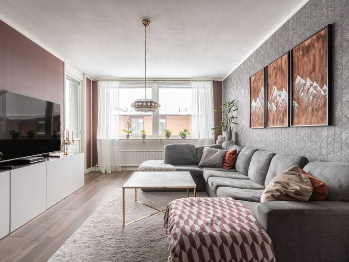 3 rok · 84 m² · Reveljgränd 12