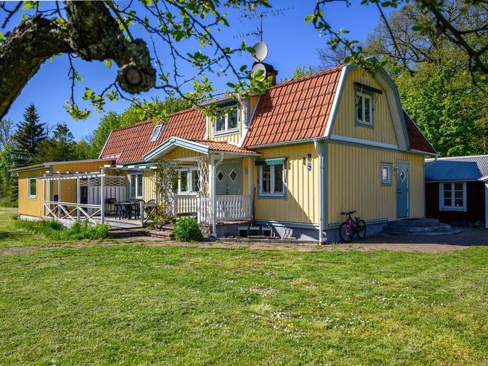 8 rok · 211 m² · Högsrumsvägen 13
