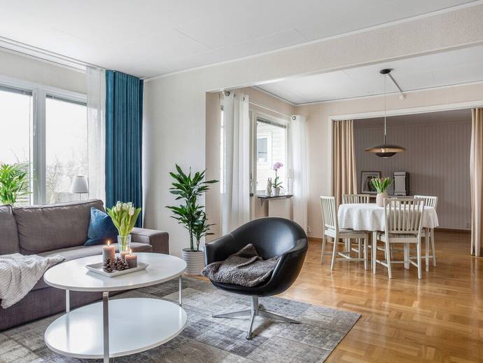 6 rok · 150 m² · Gustaf Hellströms väg 11