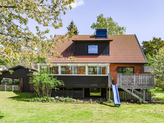 8 rok · 155 m² · Mellandammsvägen 1