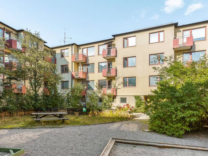 3 rok · 77 m² · Erik Tegels väg 4B