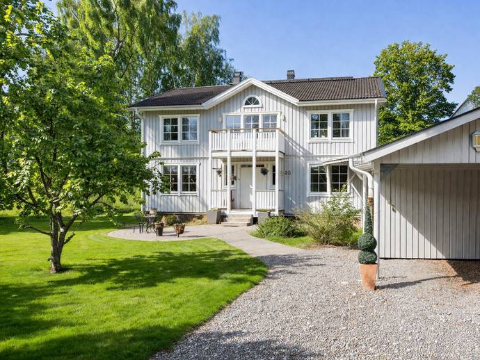 7 rok · 198 m² · Ringblomman 20
