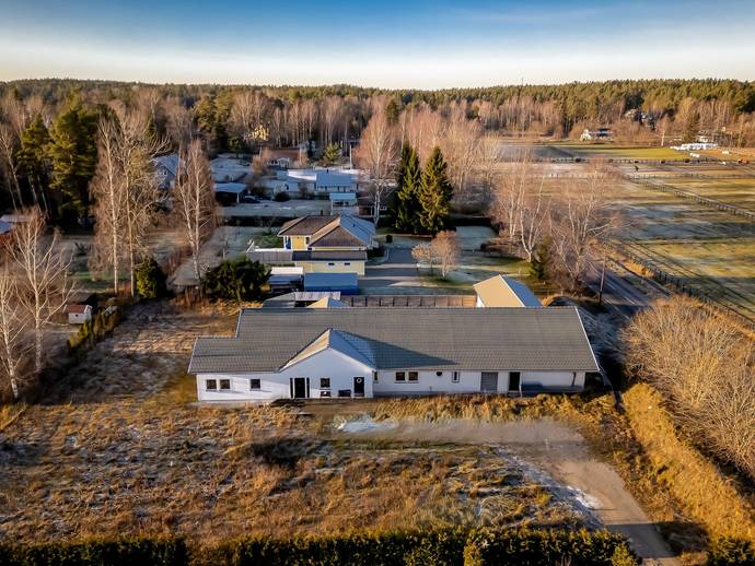 8 rok · 310 m² · Karbyvägen 2B