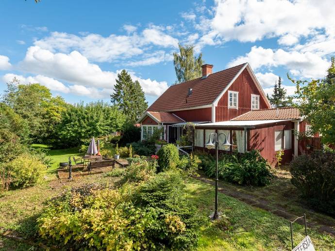 6 rok · 181 m² · Attersta 610