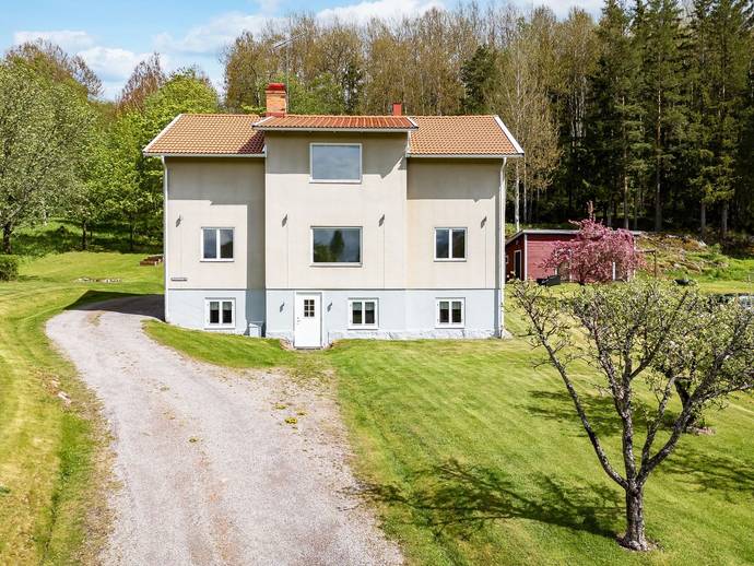 8 rok · 179 m² · Backgårdsvägen 12