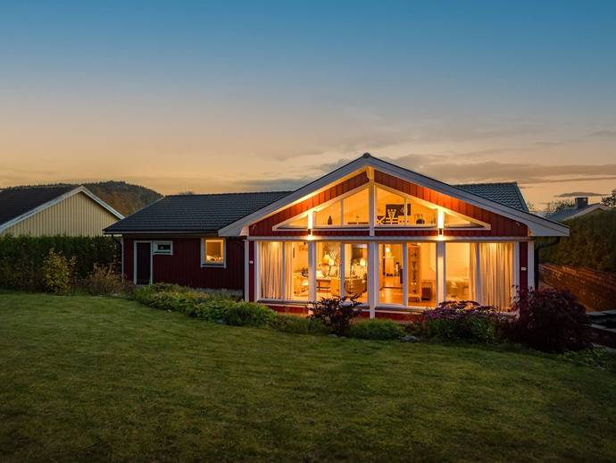 6 rok · 153 m² · Furuvägen 18