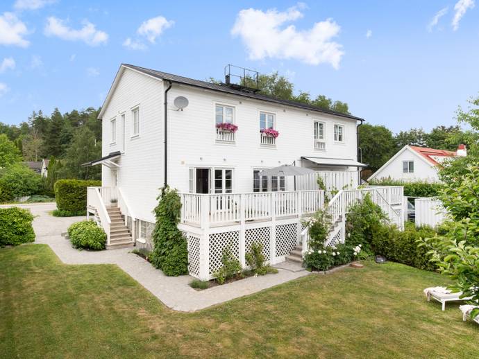 6 rok · 123 m² · Skogsviksvägen 1B