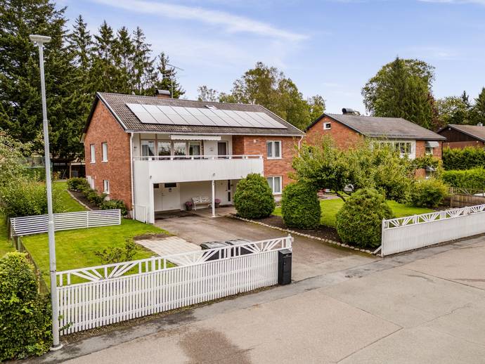 6 rok · 144 m² · Agvägen 7