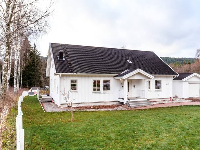7 rok · 163 m² · Bygattu 69