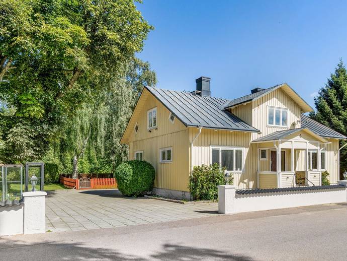 8 rok · 165 m² · Järnvägsgatan 6