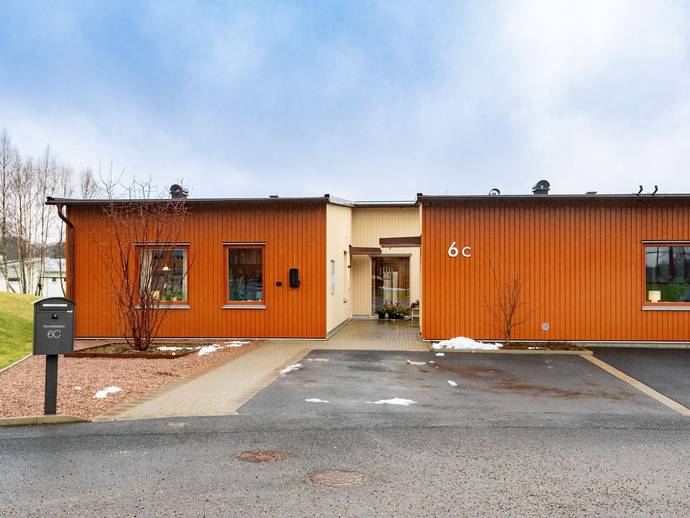 3 rok · 81 m² · Blomsterbigatan 6c - två parkeringar ingår!