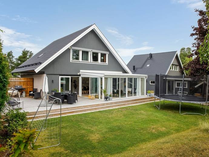 6 rok · 143 m² · Skylvägen 10