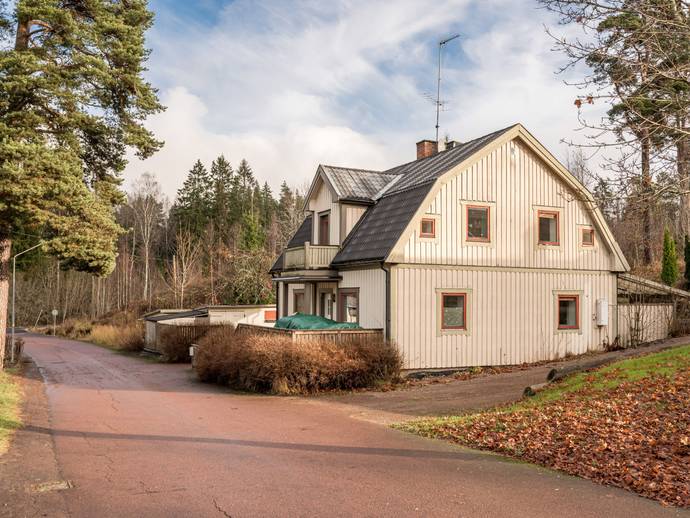 6 rok · 158 m² · Apoteksvägen 2