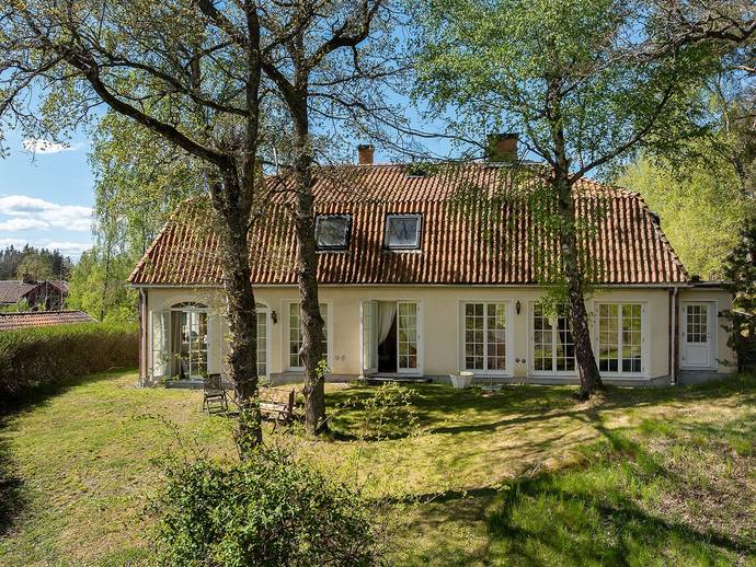 9 rok · 253 m² · Edsdalsvägen 5