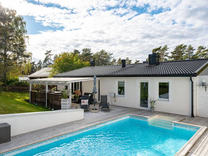 6 rok · 238 m² · Slånbärsstigen 10