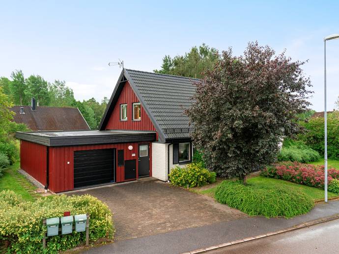 6 rok · 161 m² · Trestegsvägen 11