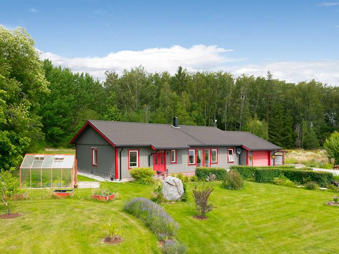 6 rok · 151 m² · Husby-Sjutolfts-Viggeby 9