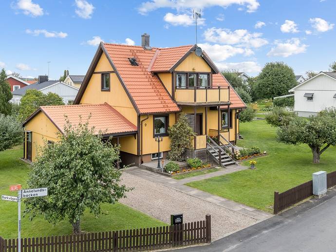 7 rok · 122 m² · Annelundsbacken 9