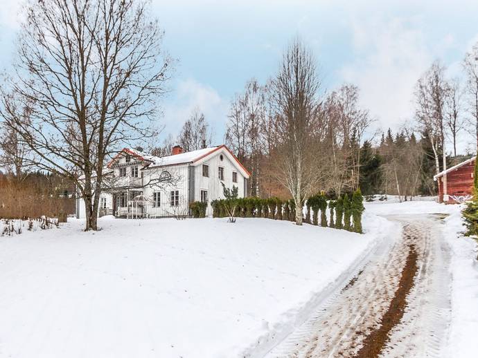8 rok · 284 m² · Sörmark Harling Röna 1