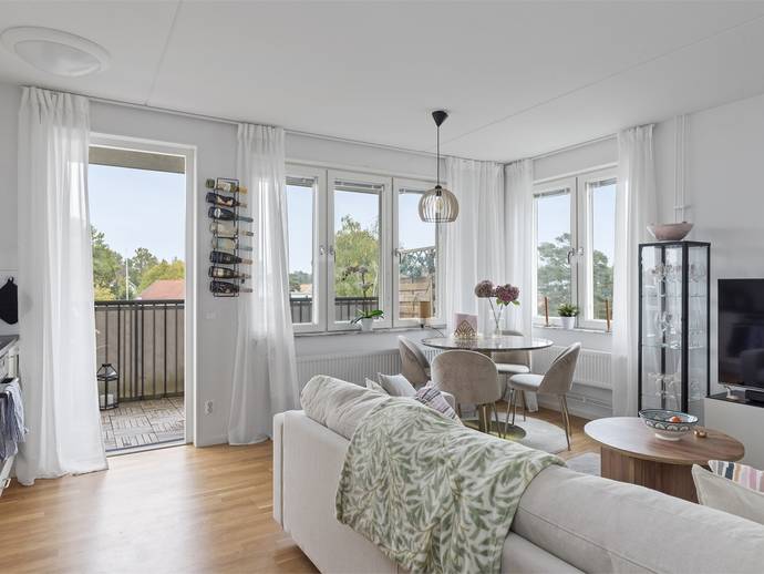 2 rok · 40 m² · Runvägen 11