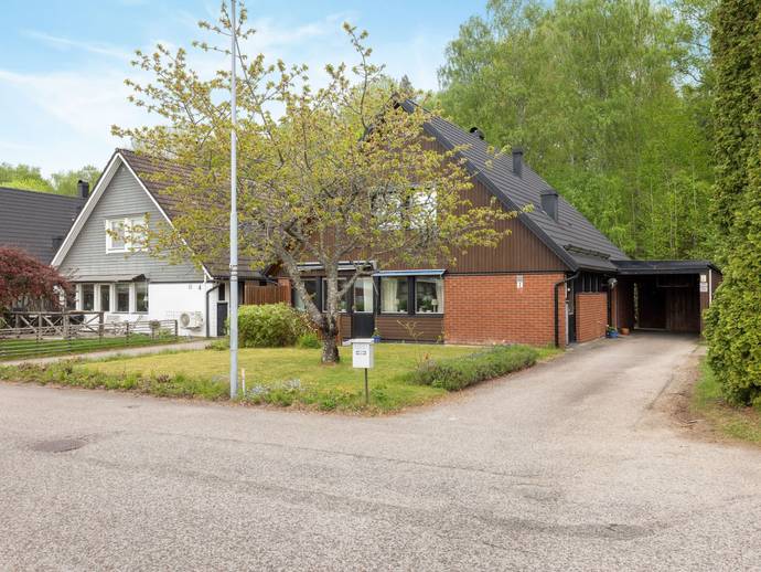 6 rok · 176 m² · Famnvägen 2