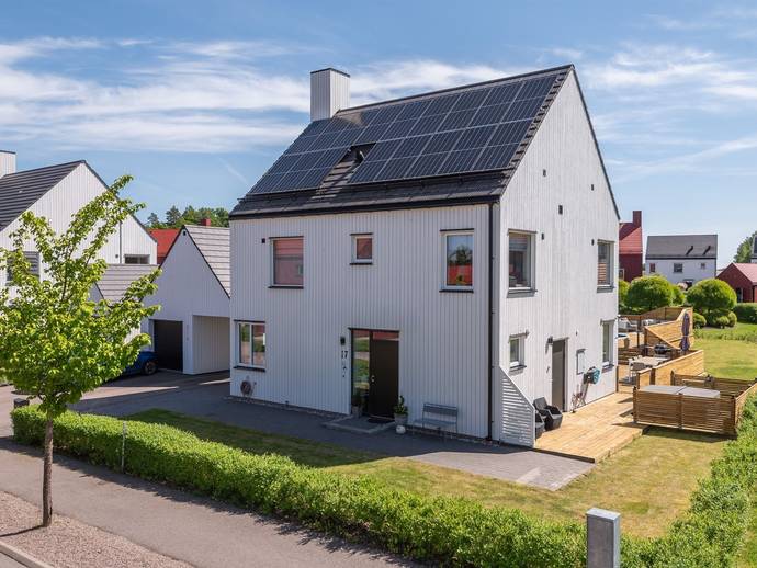 6 rok · 155 m² · Runstensvägen 17