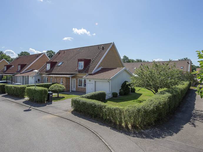 4 rok · 114 m² · Långhusallén 11 D