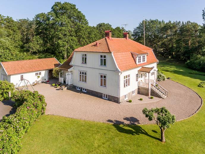 8 rok · 220 m² · Almgatan 6