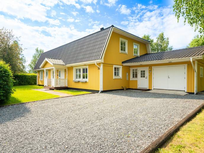 8 rok · 211 m² · Midgårdsvägen 36