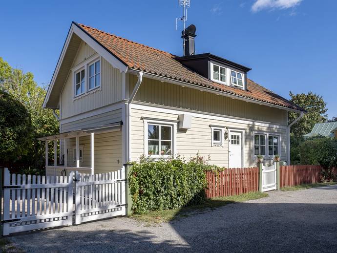 6 rok · 90 m² · Cronhamns gata 10