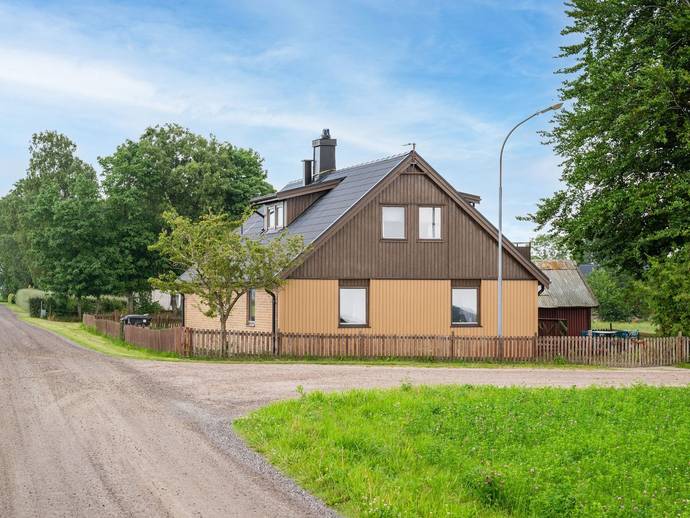 3 rok · 135 m² · Farboret 7046