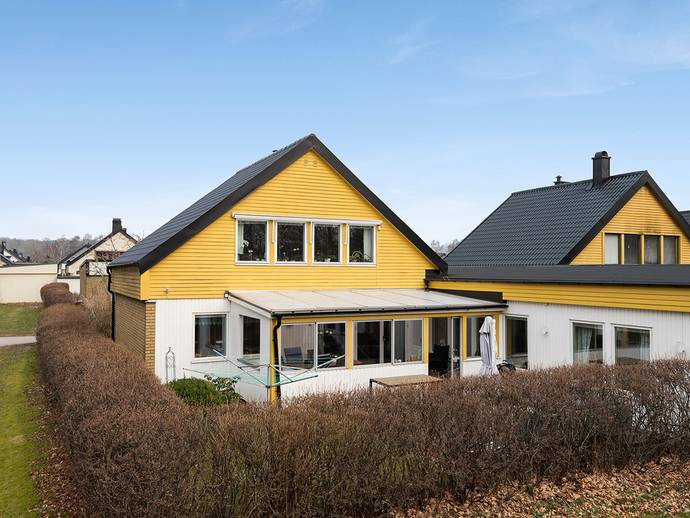 8 rok · 159 m² · Författarevägen 91