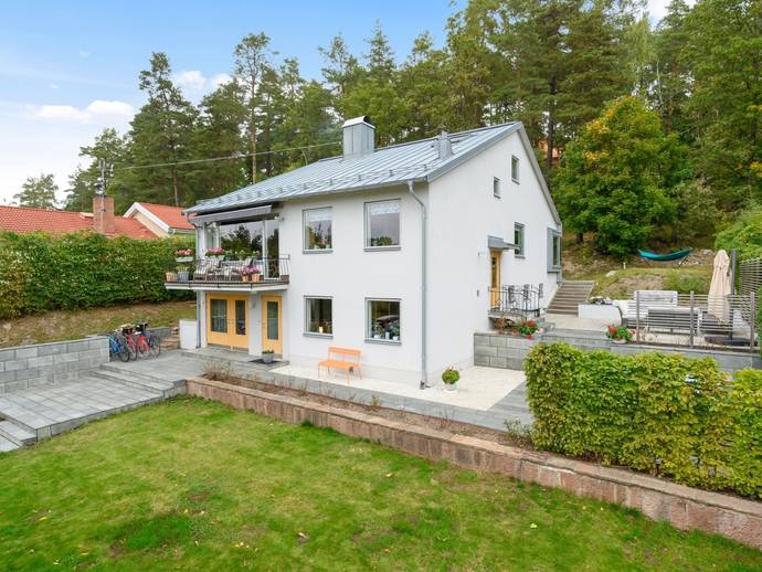 9 rok · 251 m² · Falkvägen 38