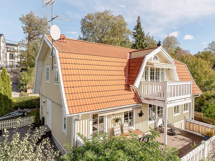 6 rok · 185 m² · Hugins väg 7A