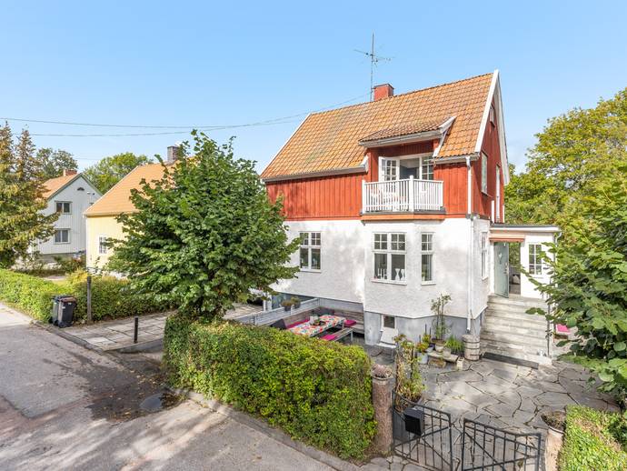 7 rok · 163 m² · Fältmarskalksvägen 8
