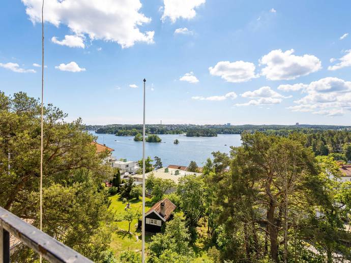 9 rok · 341 m² · Orevägen 17