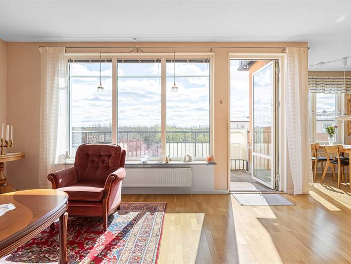 3 rok · 86 m² · Gösta Wahlströms Väg 10