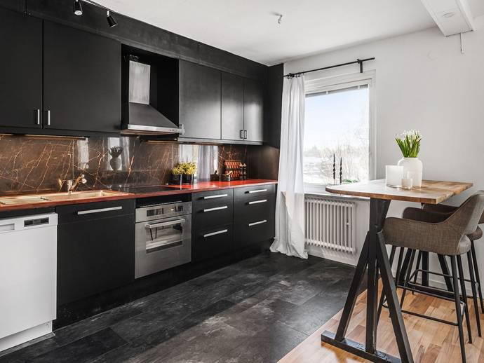 1 rok · 42 m² · Skogvaktaregatan 24