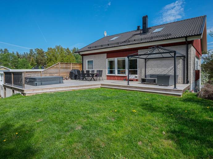 9 rok · 209 m² · Brobyvägen 13