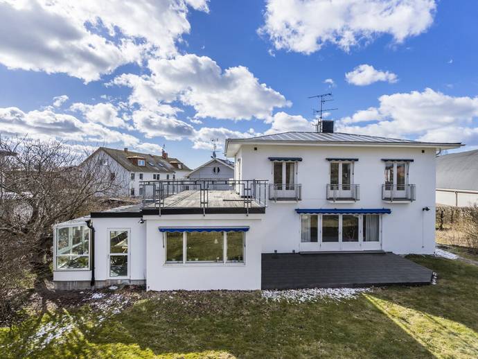 6 rok · 200 m² · Karl XI:s väg 11