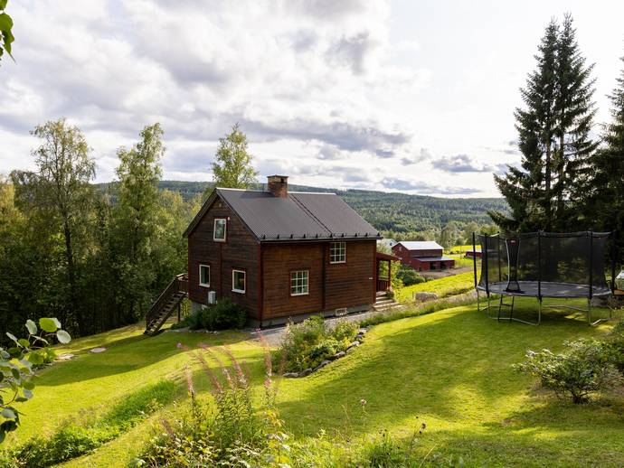 6 rok · 80 m² · Hålland 785