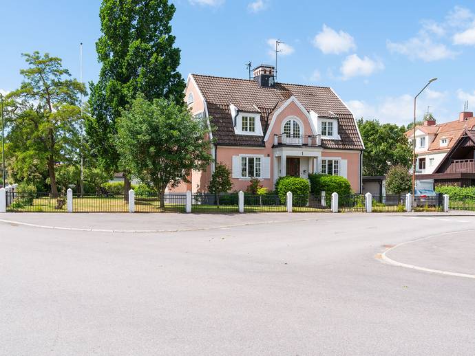 7 rok · 182 m² · Parkgatan 1