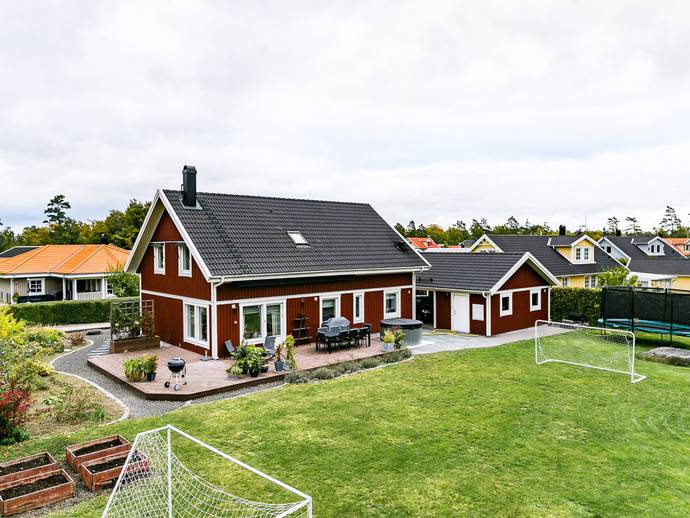 6 rok · 173 m² · Bandyvägen 8