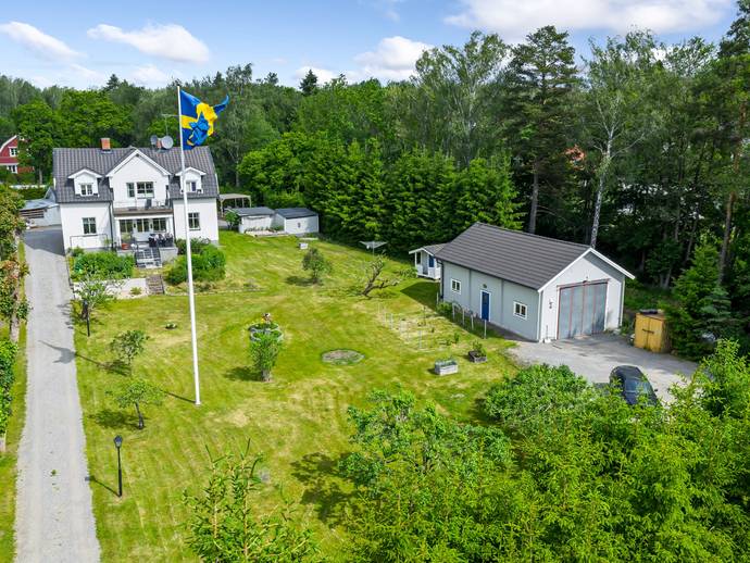 8 rok · 211 m² · Tungelstavägen 106