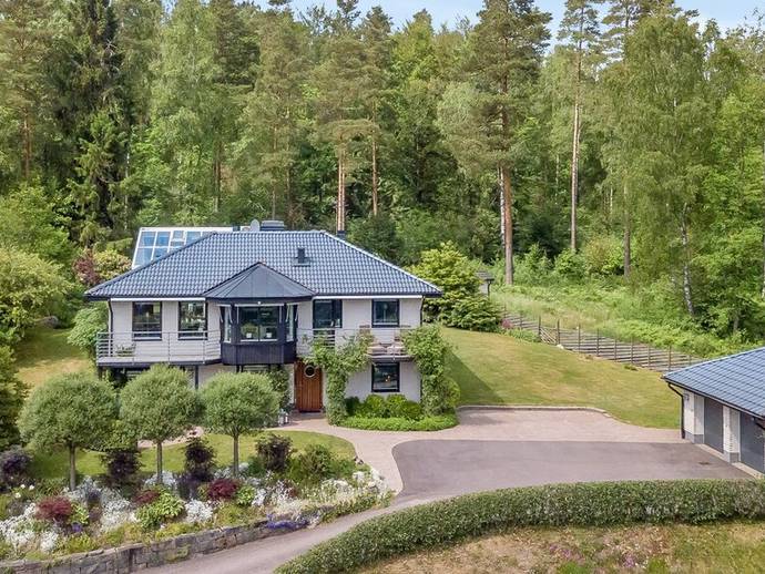 8 rok · 227 m² · Granvägen 4