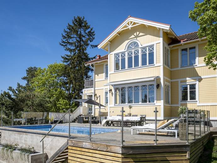 6 rok · 196 m² · Furuvägen 9