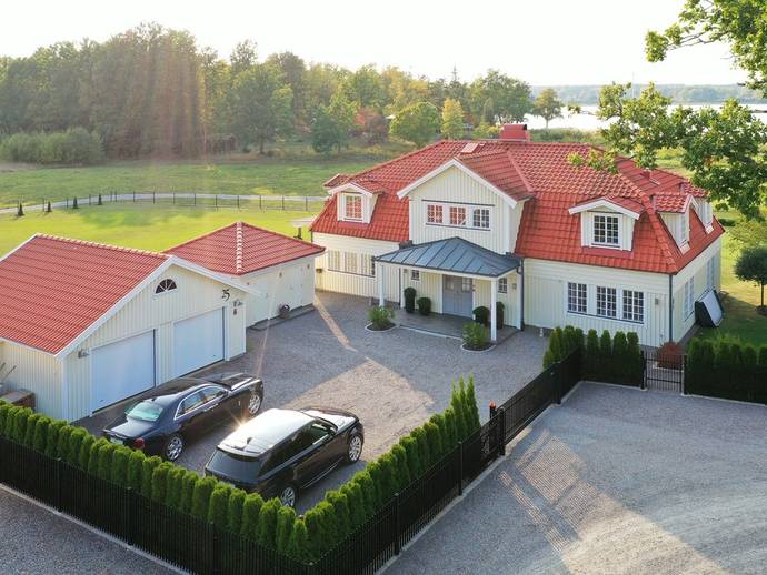 8 rok · 270 m² · Lillsandavägen 25