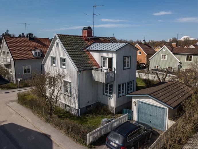 6 rok · 128 m² · Krokvägen 95